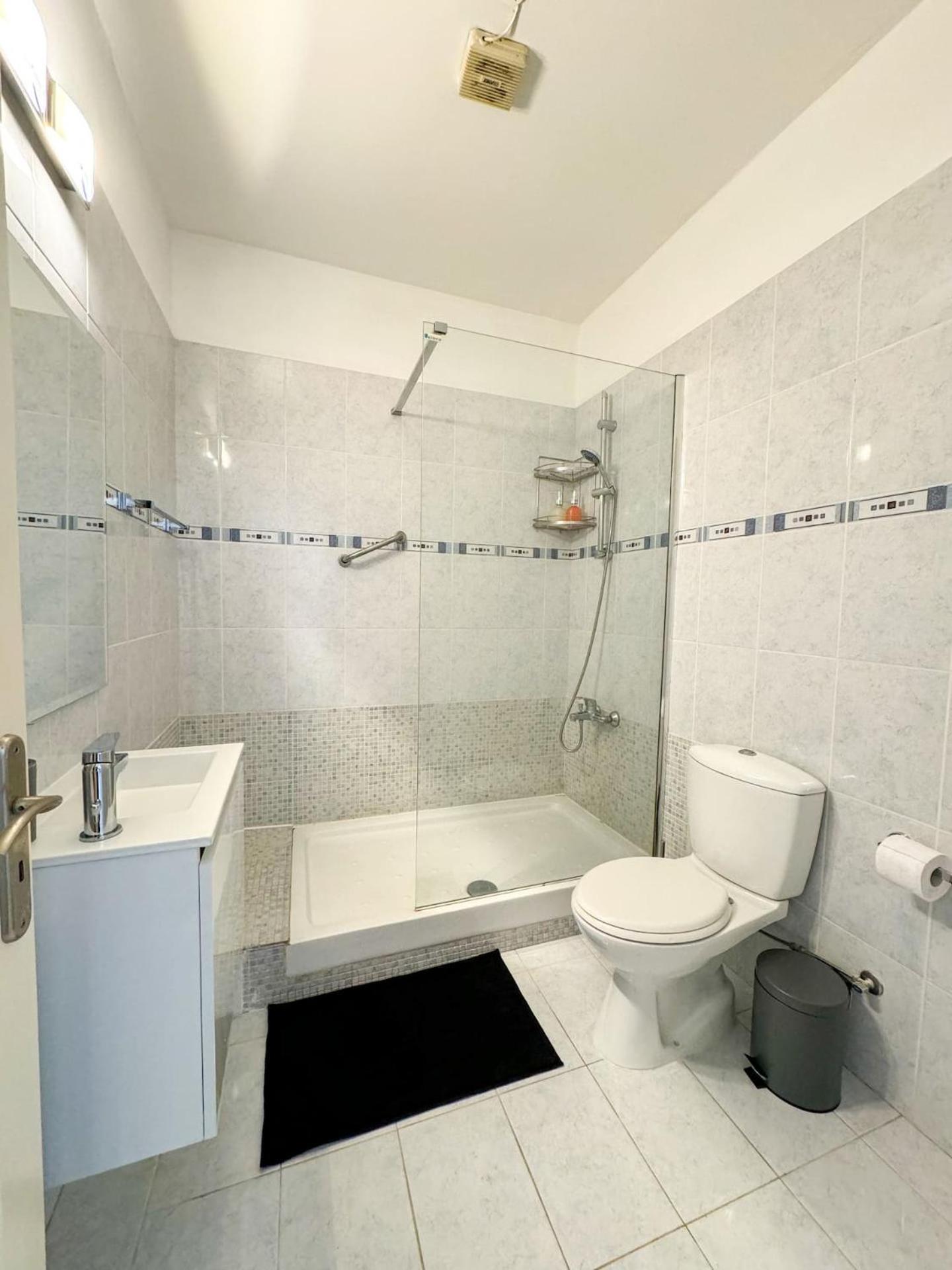 Royal-Seacrest Oasis, Pool-Side Apartment Paphos Exterior photo